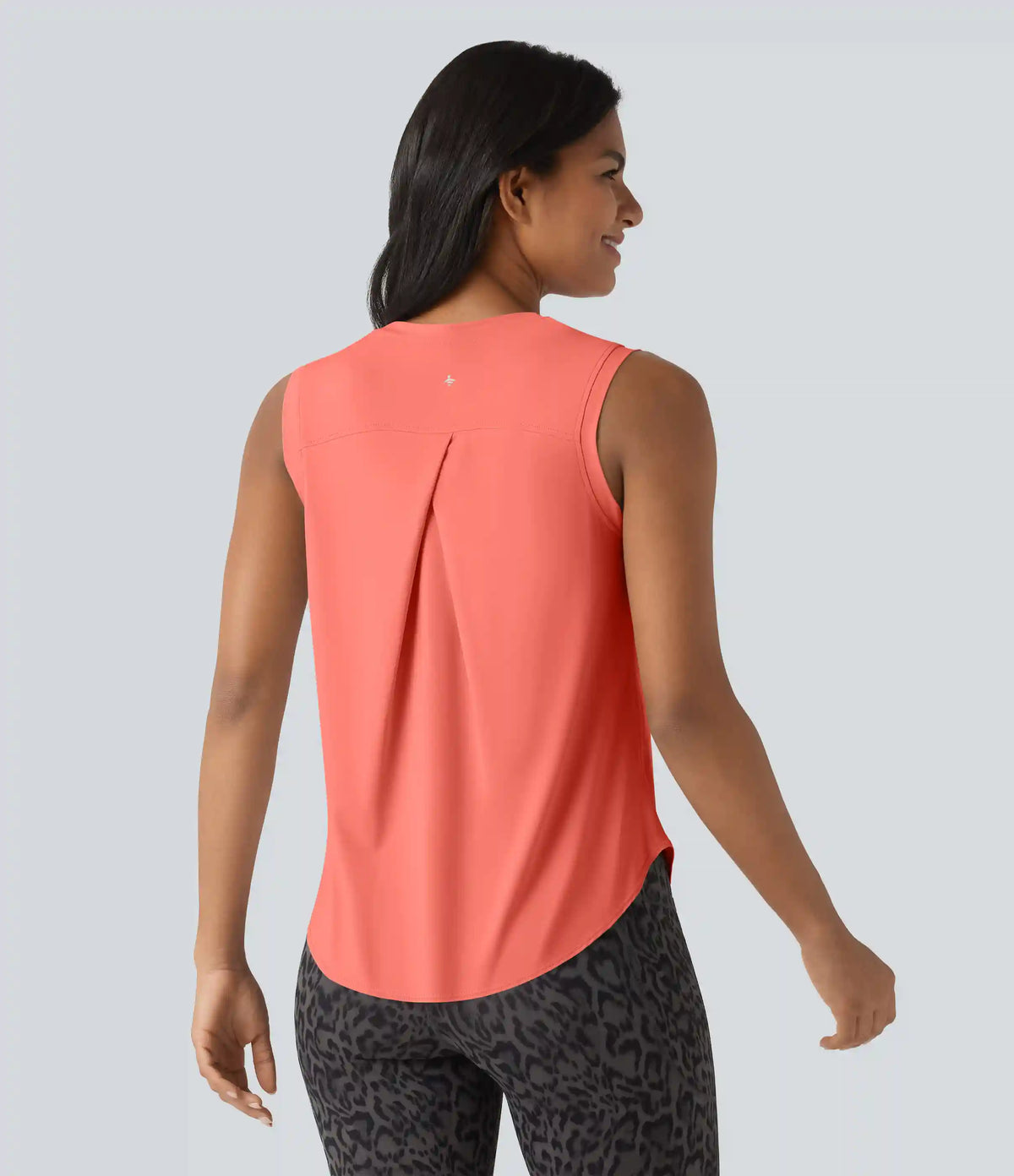 Round Neck Curved Hem Cool Touch Workout Tank Top-UPF50+