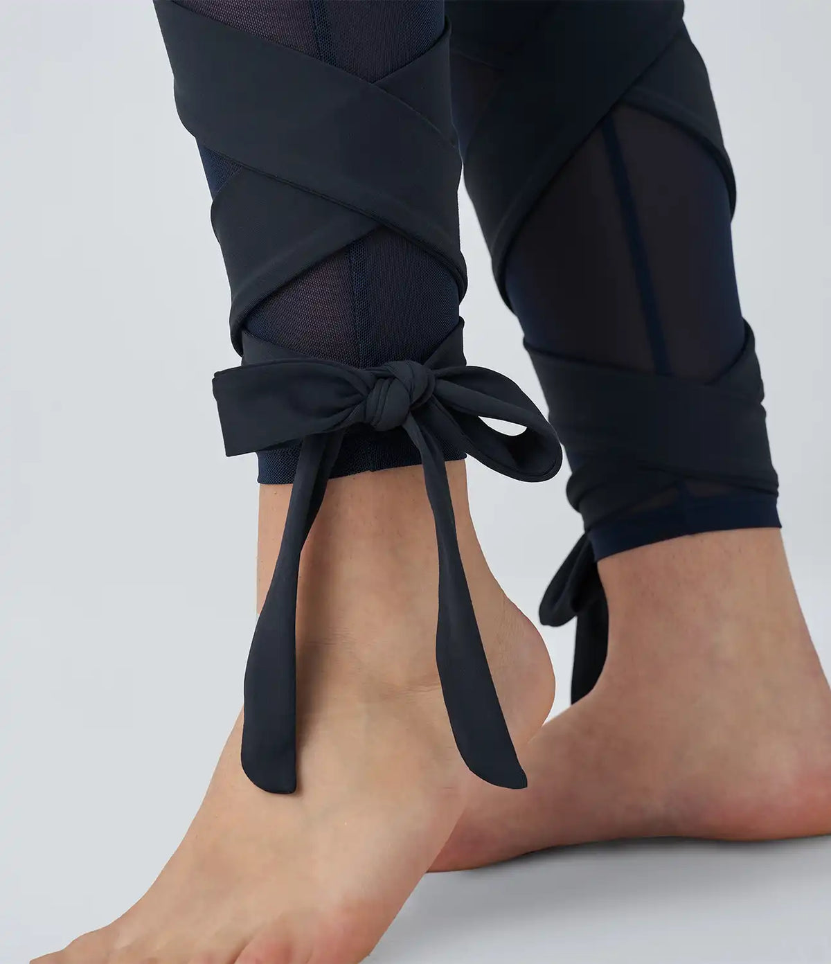 SoftlyZero™ High Waisted Contrast Mesh Lace Up Yoga 7/8 Leggings