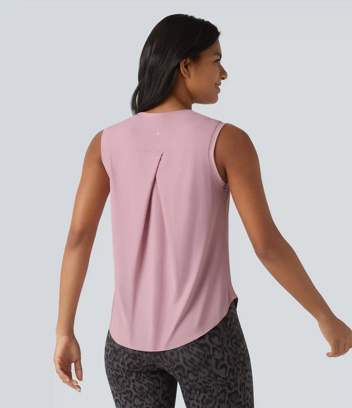 Round Neck Curved Hem Cool Touch Workout Tank Top-UPF50+