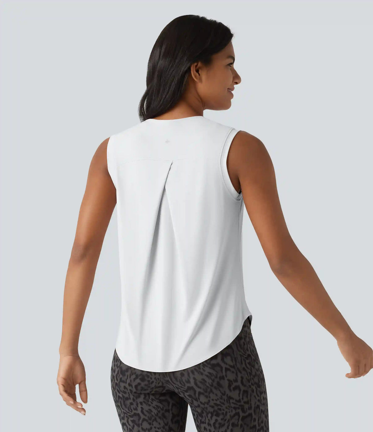 Round Neck Curved Hem Cool Touch Workout Tank Top-UPF50+