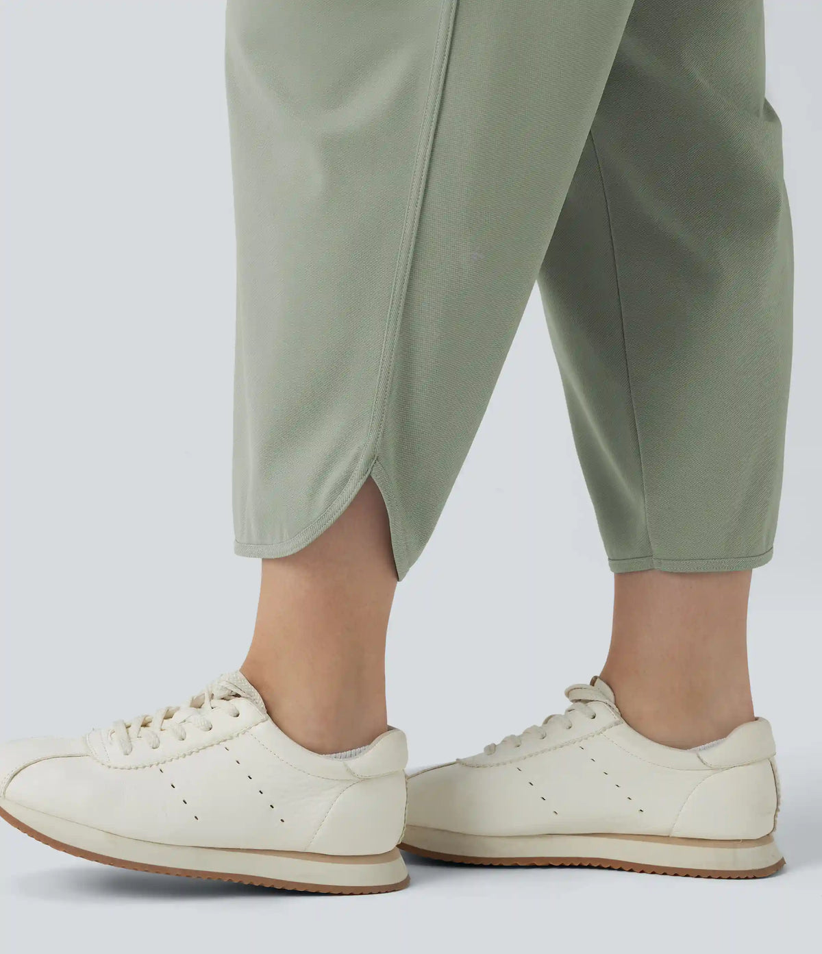 Plus Size Mid Rise Drawstring Curved Hem Quick Dry Golf Tapered Pants with Pockets-UPF40+
