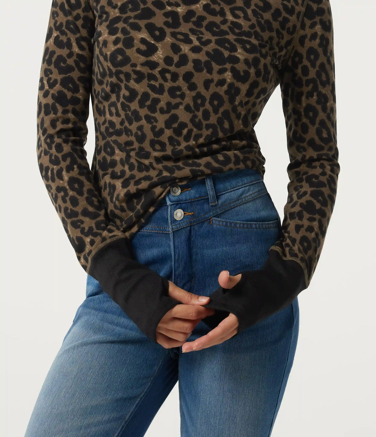 Round Neck Leopard Print Long Sleeve Casual T-Shirt with Thumbholes